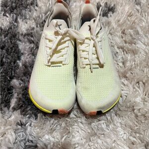 Size 7 Women’s Flux adapt runner